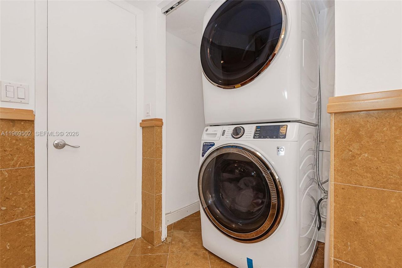 6423 Collins Ave , Unit 309, Miami Beach, FL 33141 Photo