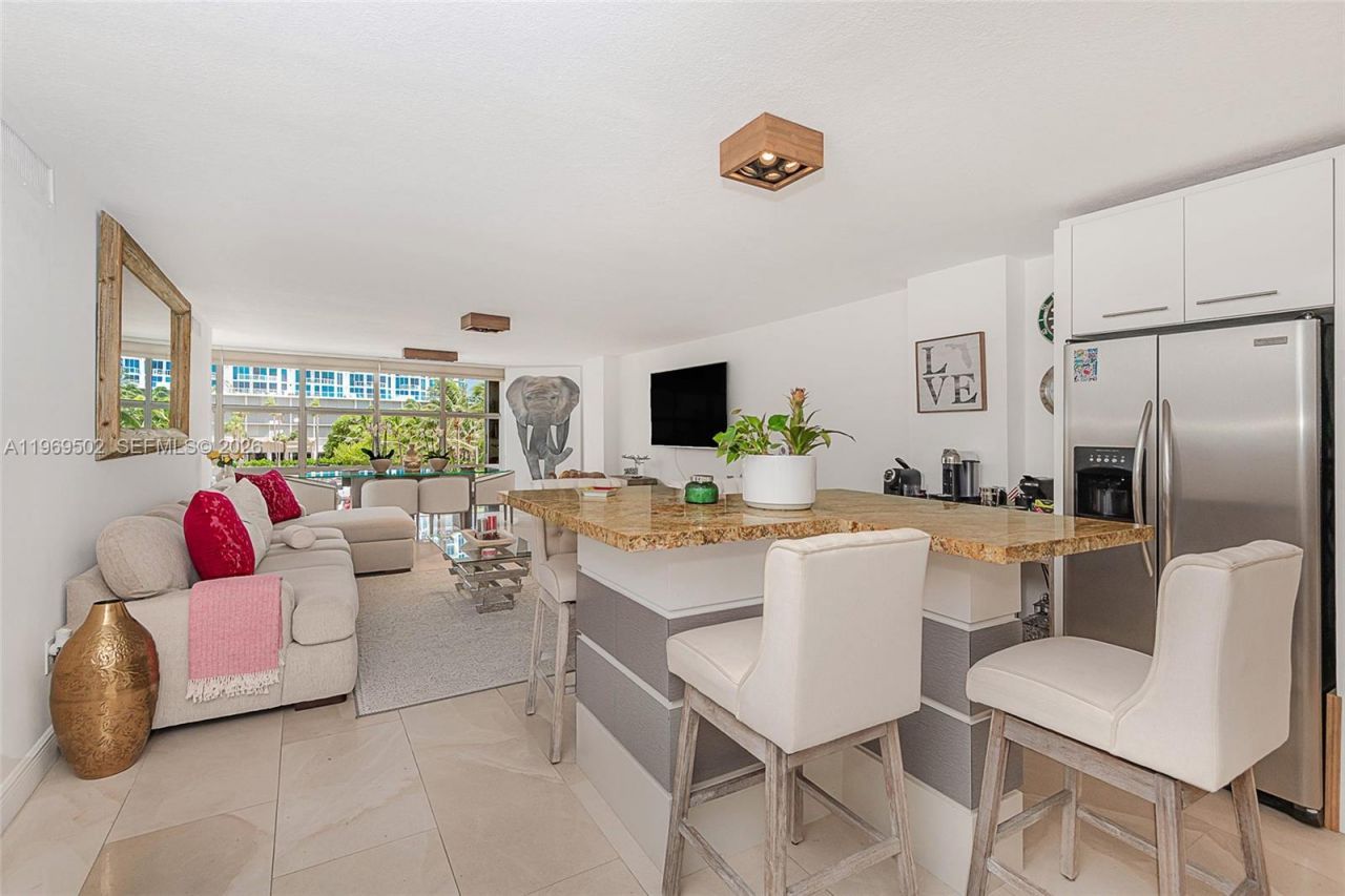 6423 Collins Ave , Unit 309, Miami Beach, FL 33141 Photo