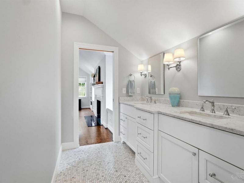 6617 Mariemont Avenue, Mariemont, OH 45227 Photo 31