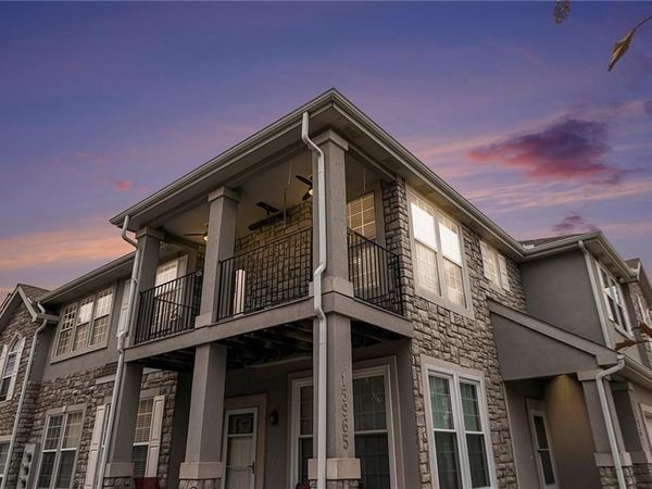 15967 S Crestview Drive, Olathe, KS 66062