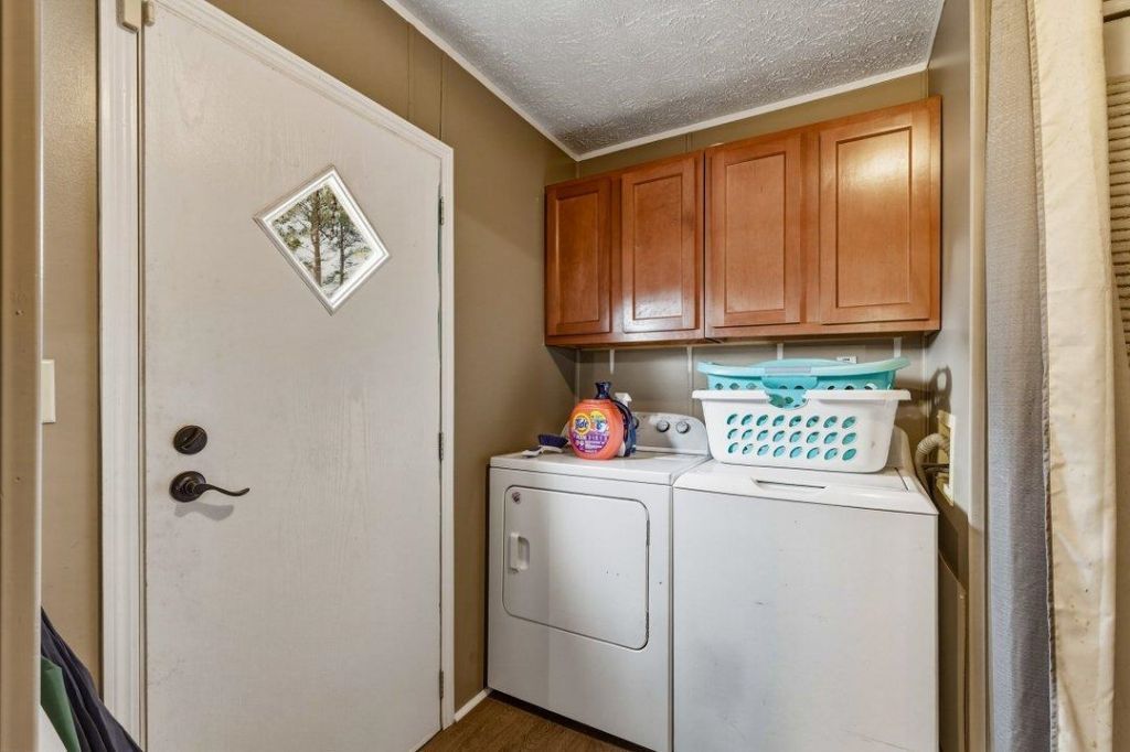 6049 Highway 389  Photo 10