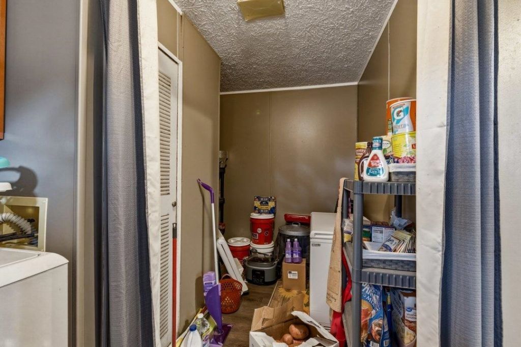 6049 Highway 389  Photo 11