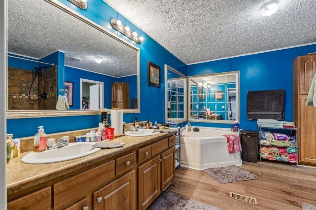 6049 Highway 389  Photo 13