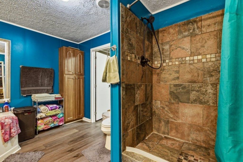 6049 Highway 389  Photo 14