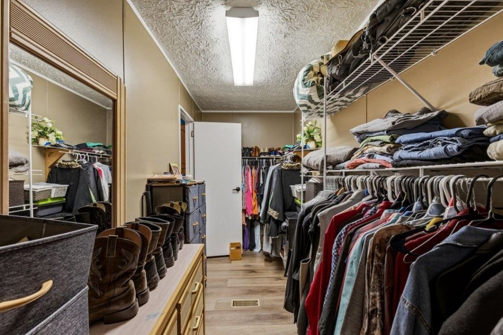 6049 Highway 389  Photo 15