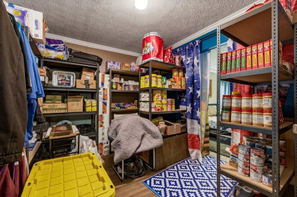 6049 Highway 389  Photo 16