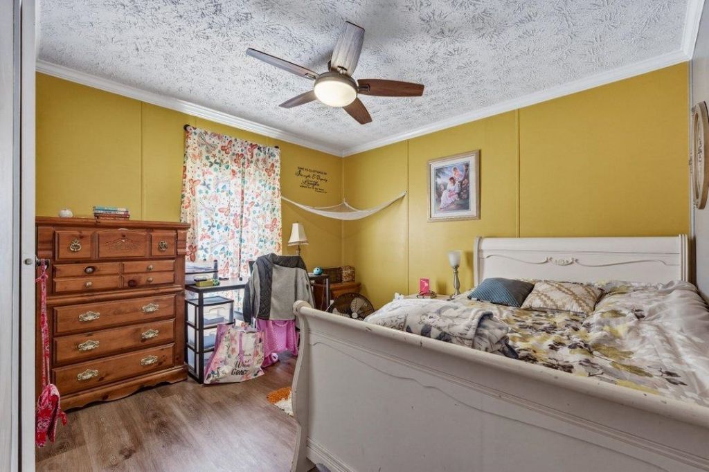 6049 Highway 389  Photo 17