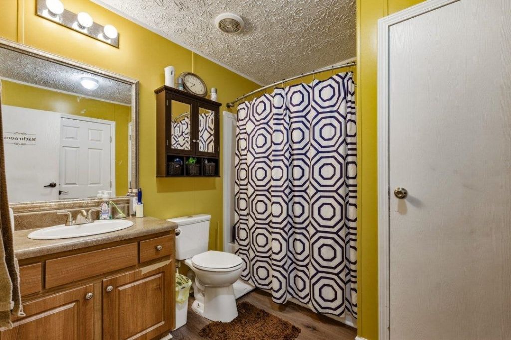 6049 Highway 389  Photo 19