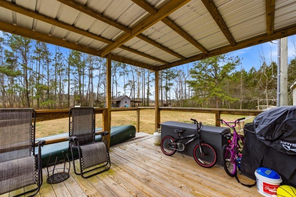 6049 Highway 389  Photo 20