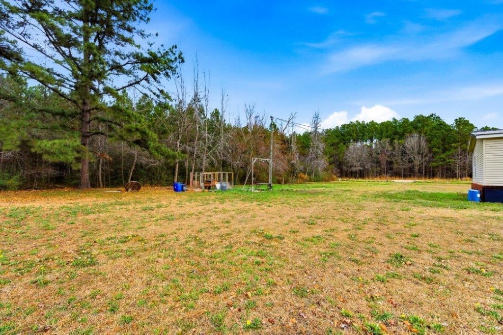 6049 Highway 389  Photo 23