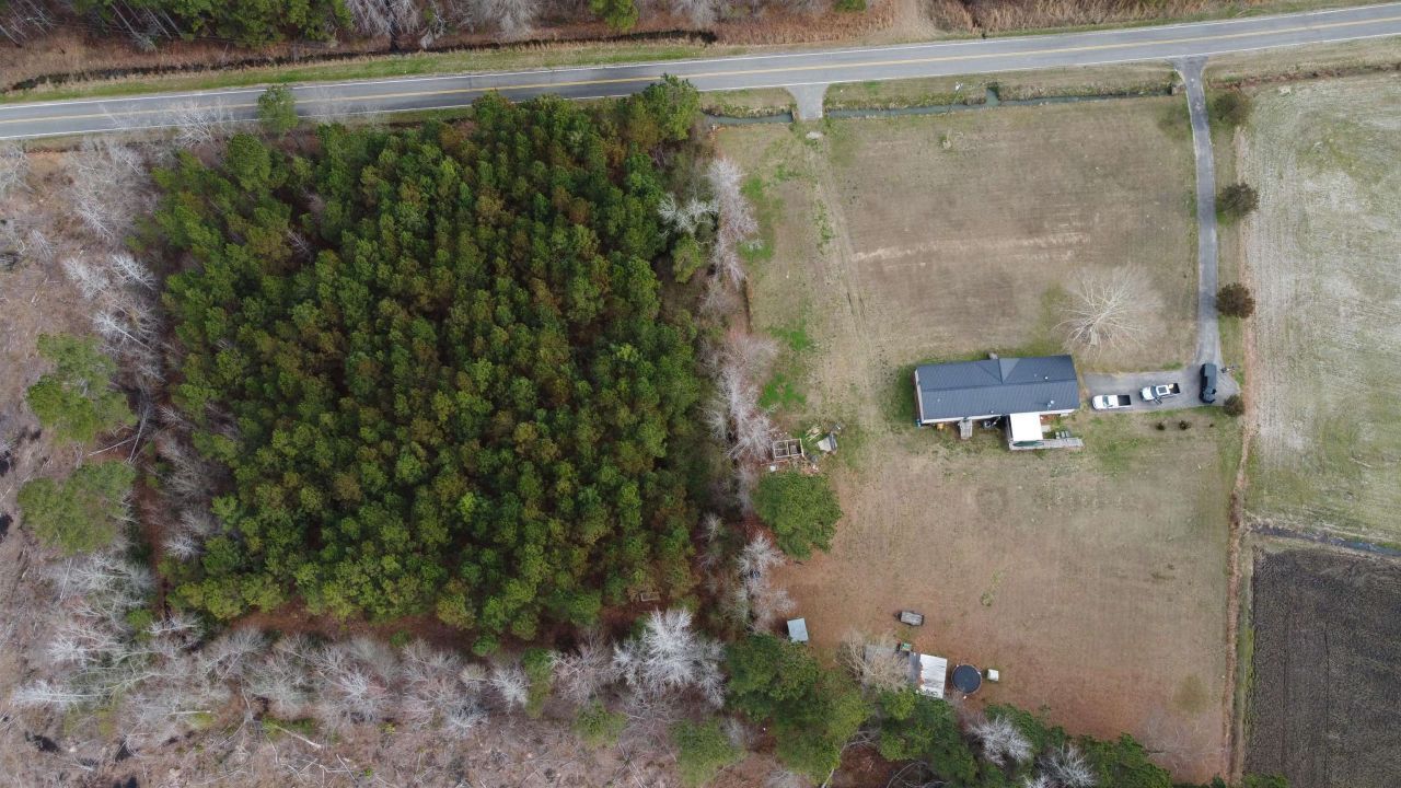 6049 Highway 389  Photo 29