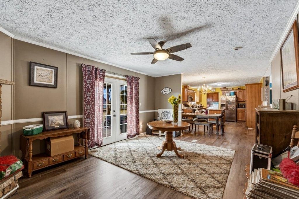 6049 Highway 389  Photo 5