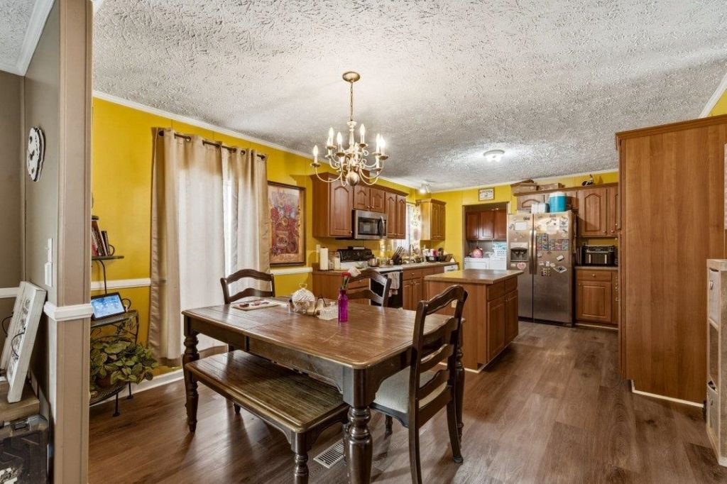 6049 Highway 389  Photo 6