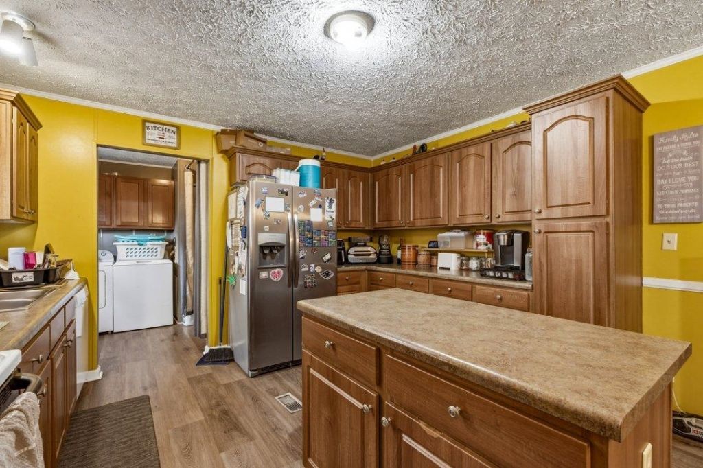 6049 Highway 389  Photo 9