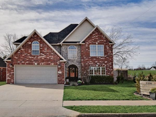 2200 S 18th Place, Rogers, AR 72758