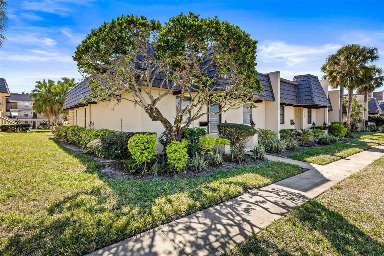 2101 Cordova Green, Seminole, FL 33777 Main Photo