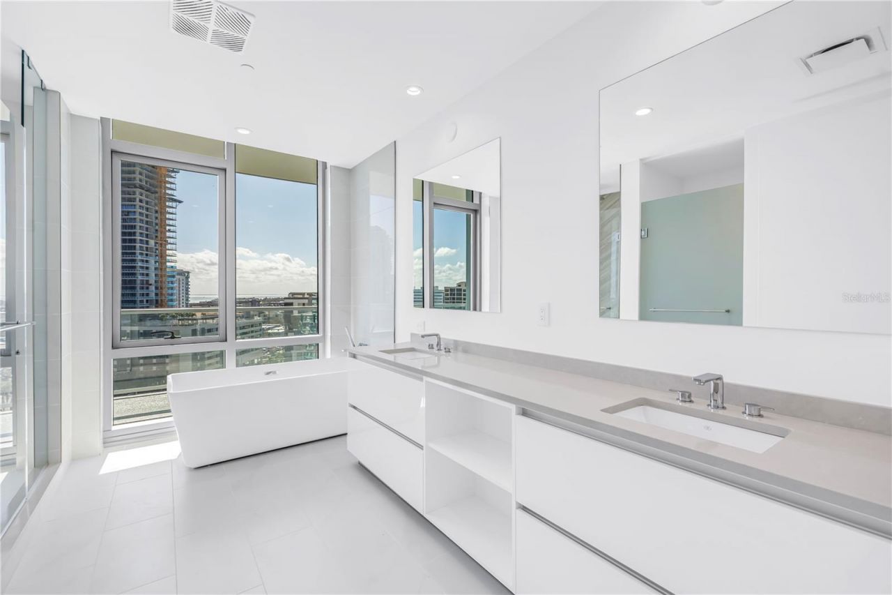 400 Central Avenue, Unit 1001, Saint Petersburg, FL 33701 Photo