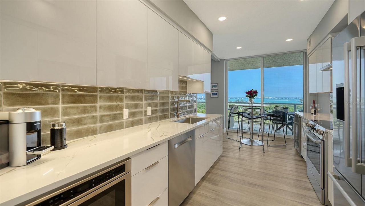 1800 Benjamin Franklin Drive, Unit B708, Sarasota, FL 34236 Photo