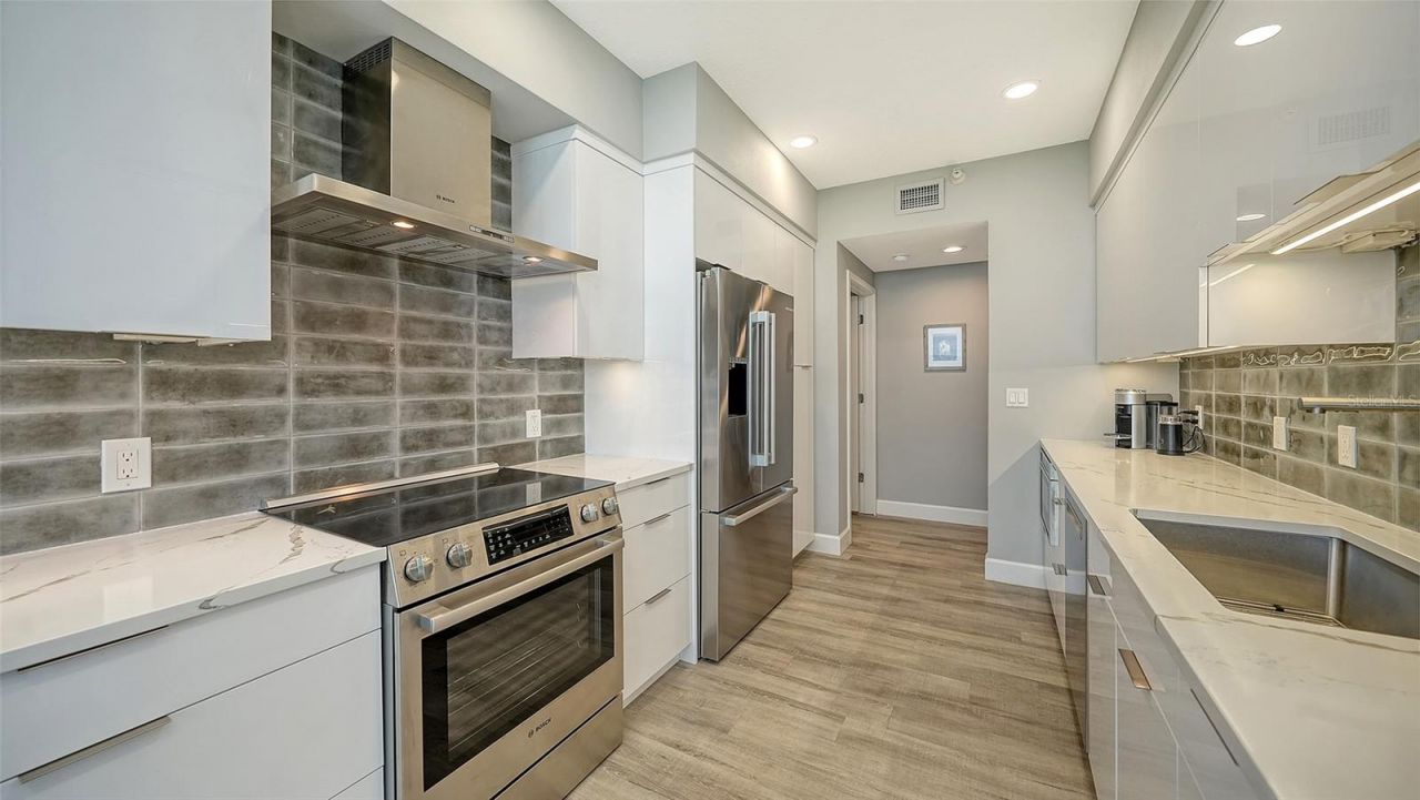 1800 Benjamin Franklin Drive, Unit B708, Sarasota, FL 34236 Photo