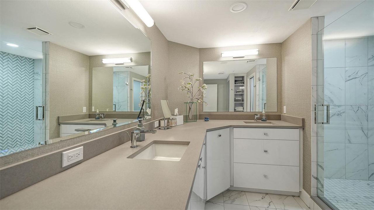 1800 Benjamin Franklin Drive, Unit B708, Sarasota, FL 34236 Photo