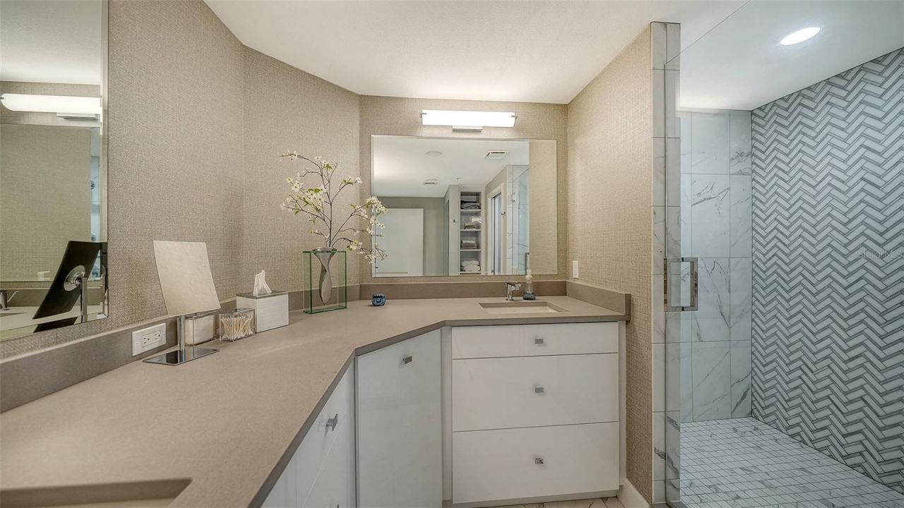 1800 Benjamin Franklin Drive, Unit B708, Sarasota, FL 34236 Photo