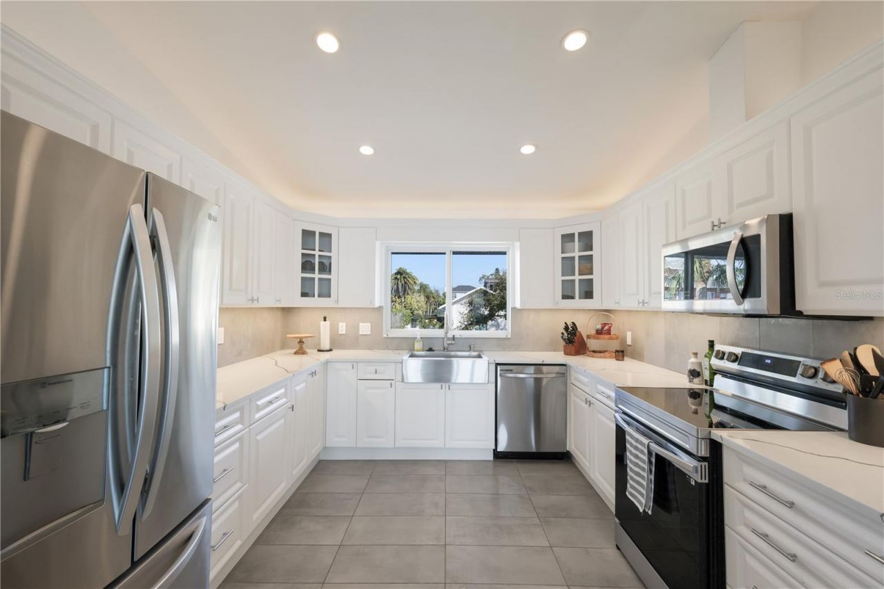 3908 Bayside Drive, Bradenton, FL 34210 Photo