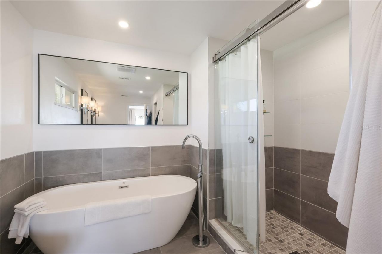 3908 Bayside Drive, Bradenton, FL 34210 Photo