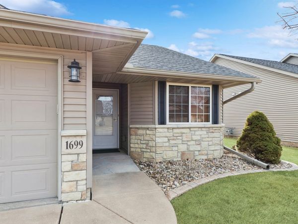 1699 E Lomar Street, Eldridge, IA 52748