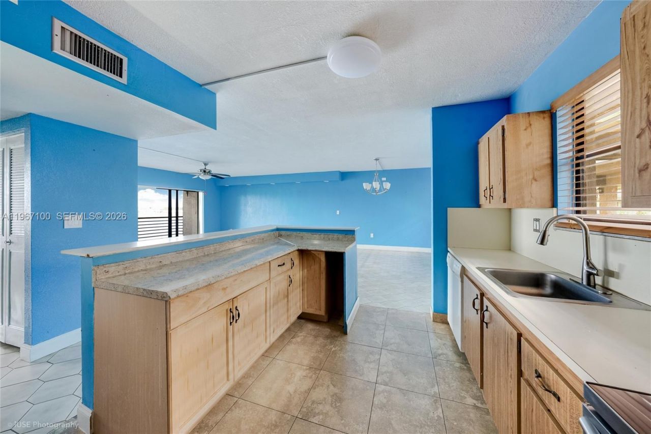 471 Ives Dairy Rd, Unit 402-3, Miami, FL 33179 Photo