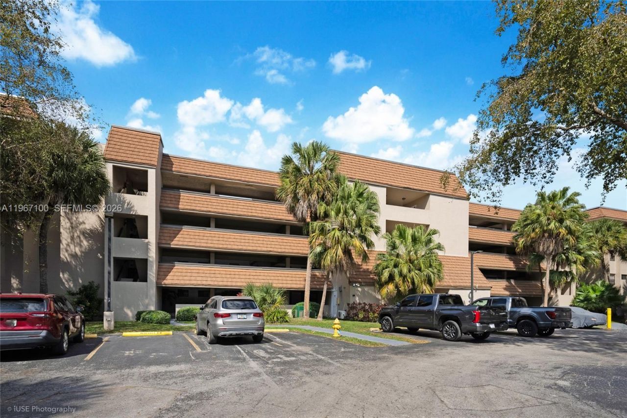 471 Ives Dairy Rd, Unit 402-3, Miami, FL 33179 Photo