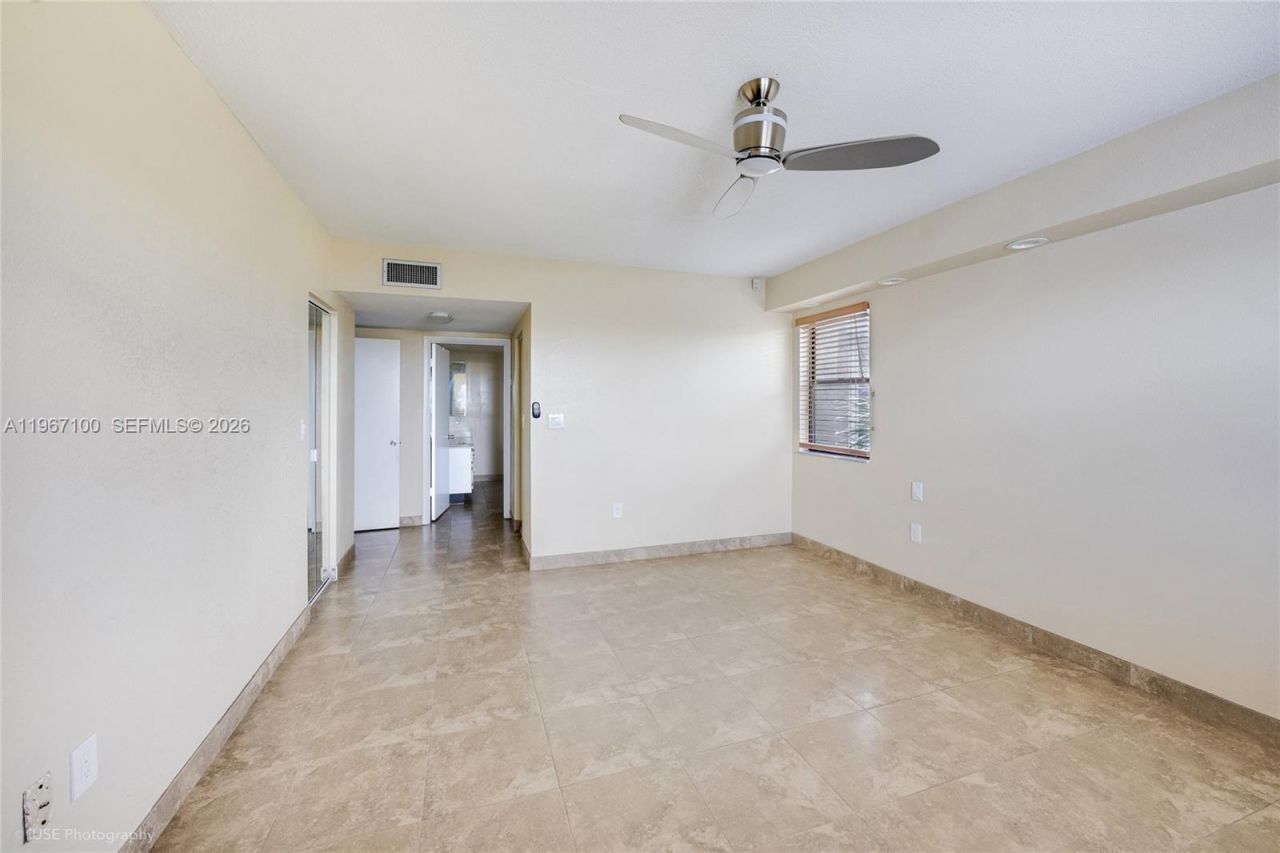 471 Ives Dairy Rd, Unit 402-3, Miami, FL 33179 Photo