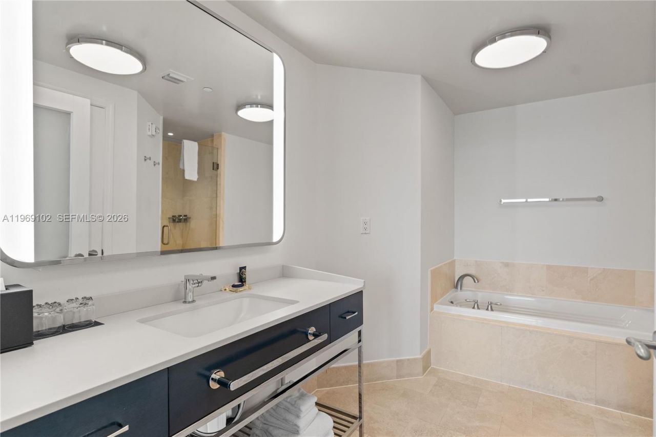 4401 Collins Ave, Unit 1706, Miami Beach, FL 33140 Photo