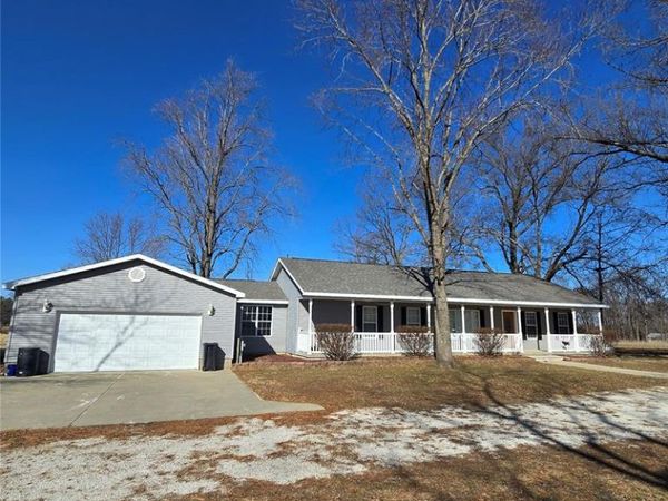 301 March Road, Walnut Hill, IL 62893