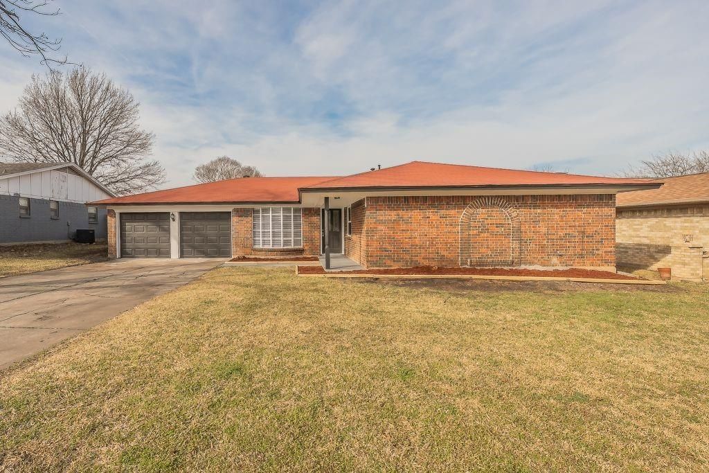 1921 Guinevere Street, Arlington, TX 76014 Main Photo