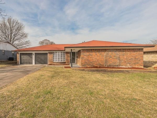 1921 Guinevere Street, Arlington, TX 76014