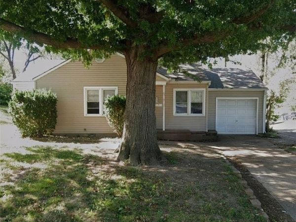 300 9th Street, Warrensburg, MO 64093