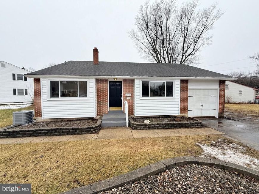 149 Lake Drive, Downingtown, PA 19335 Main Photo