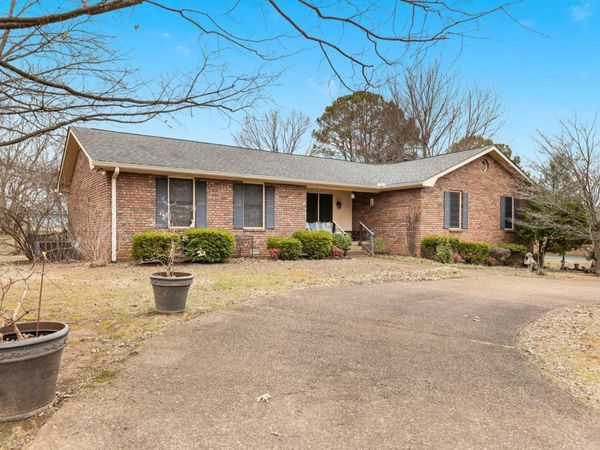 305 Mosley Dr, Springfield, TN 37172