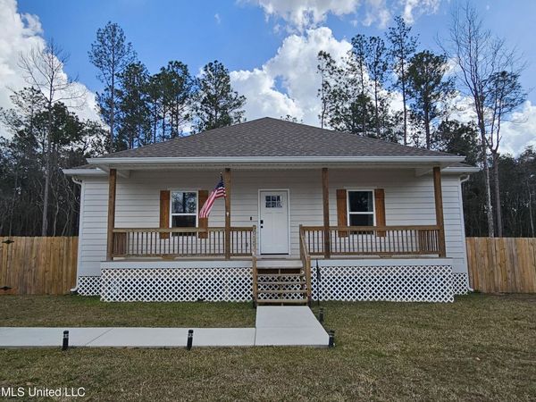 1715 E Lakeshore Drive, Carriere, MS 39426