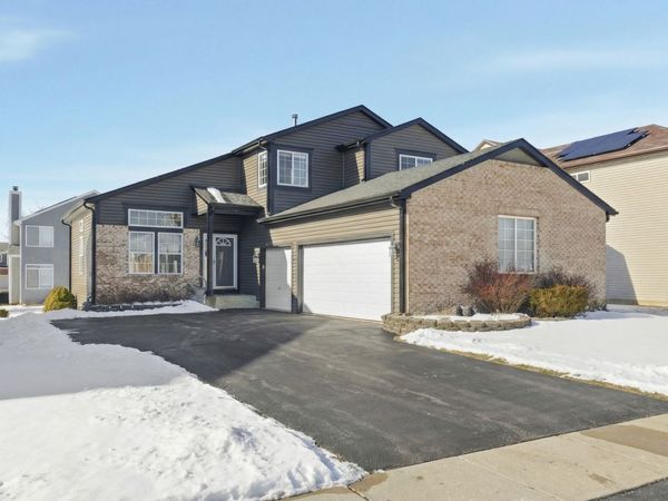 9038 Hillcrest Lane, Woodridge, IL 60517