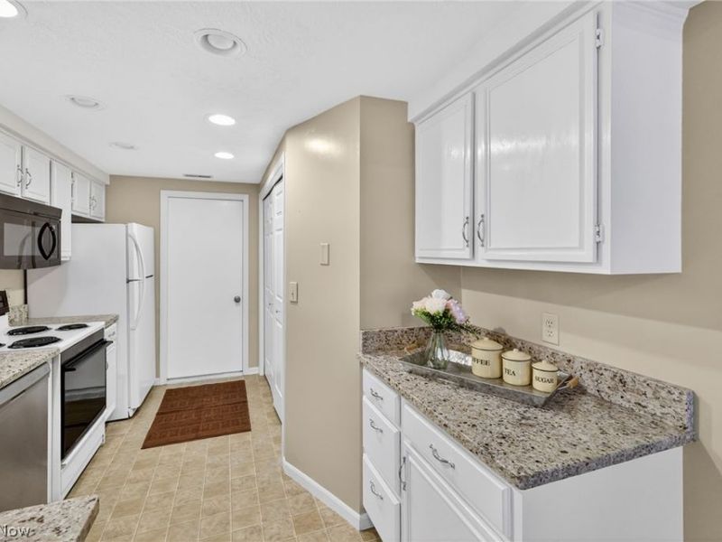 4327 Hunters Chase Lane, Wooster, OH 44691 Photo 14