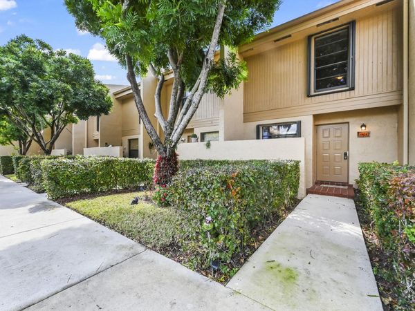 1464 NW 97th Terrace, Unit 285, Pembroke Pines, FL 33024