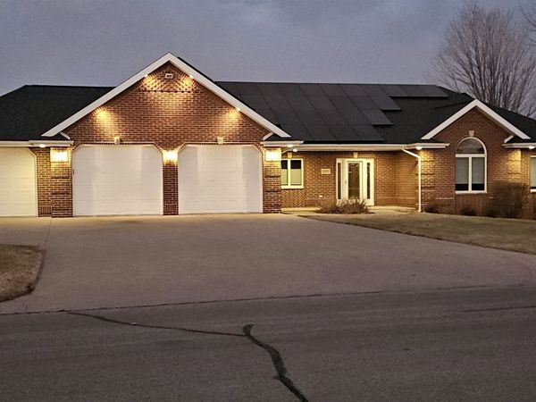 8397 Southern Hills Court, Dubuque, IA 52003