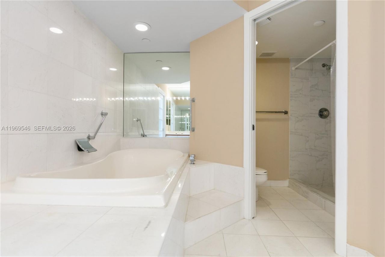 3500 Mystic Pointe Dr , Unit 2603, Aventura, FL 33180 Photo