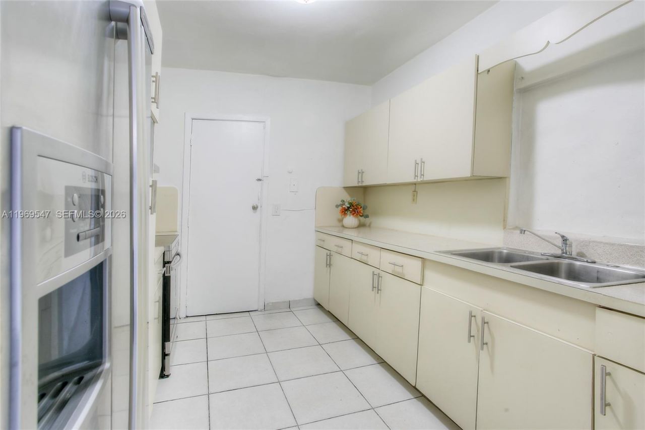 3001 NW 102nd St, Miami, FL 33147 Photo