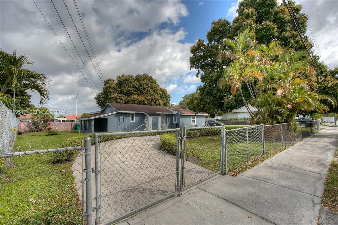 3001 NW 102nd St, Miami, FL 33147 Photo