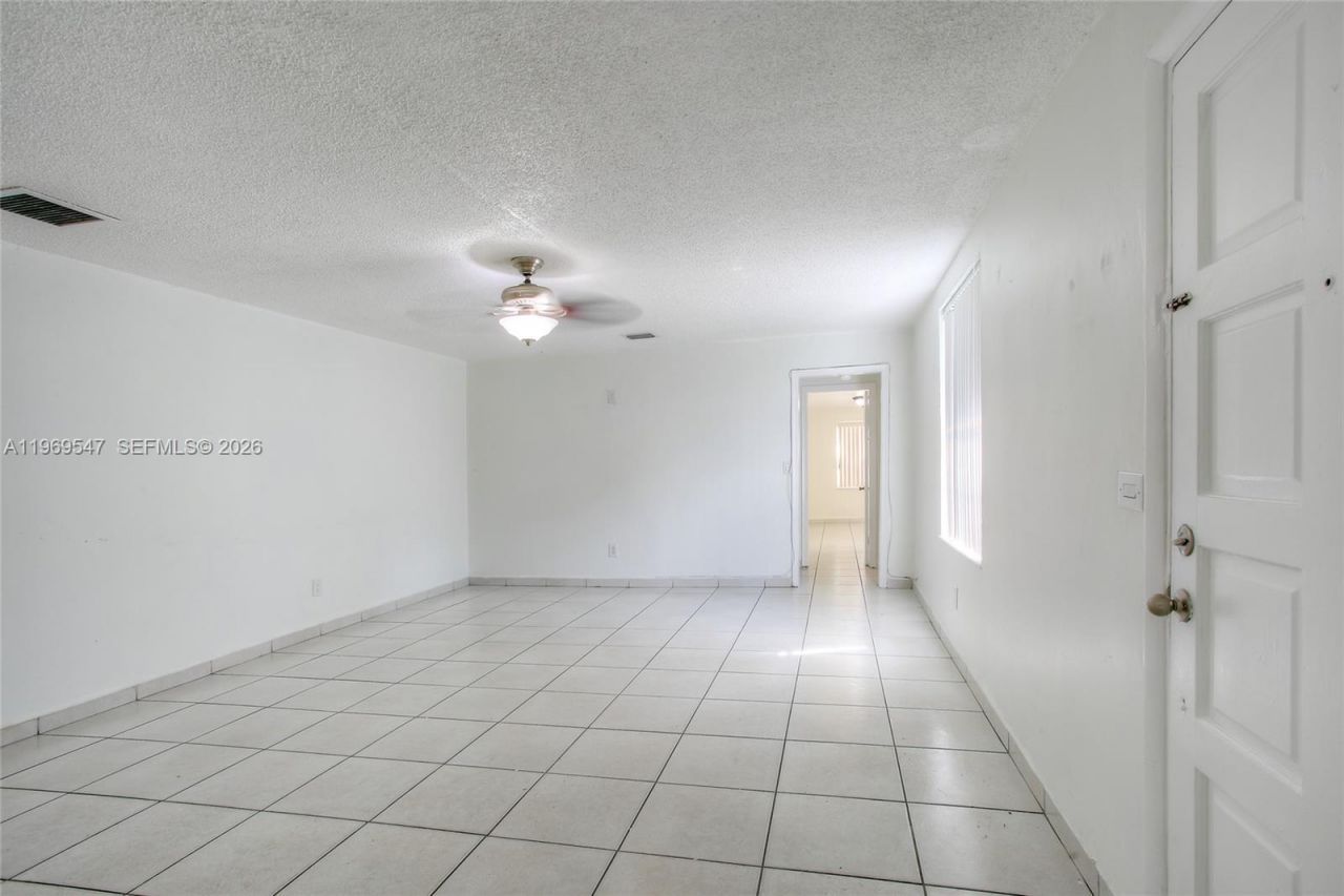 3001 NW 102nd St, Miami, FL 33147 Photo