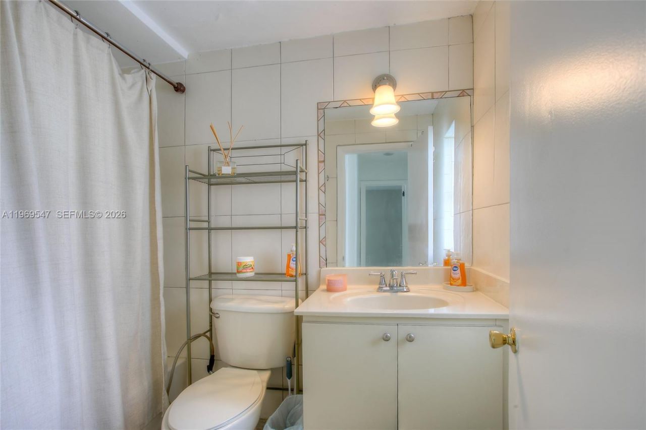 3001 NW 102nd St, Miami, FL 33147 Photo