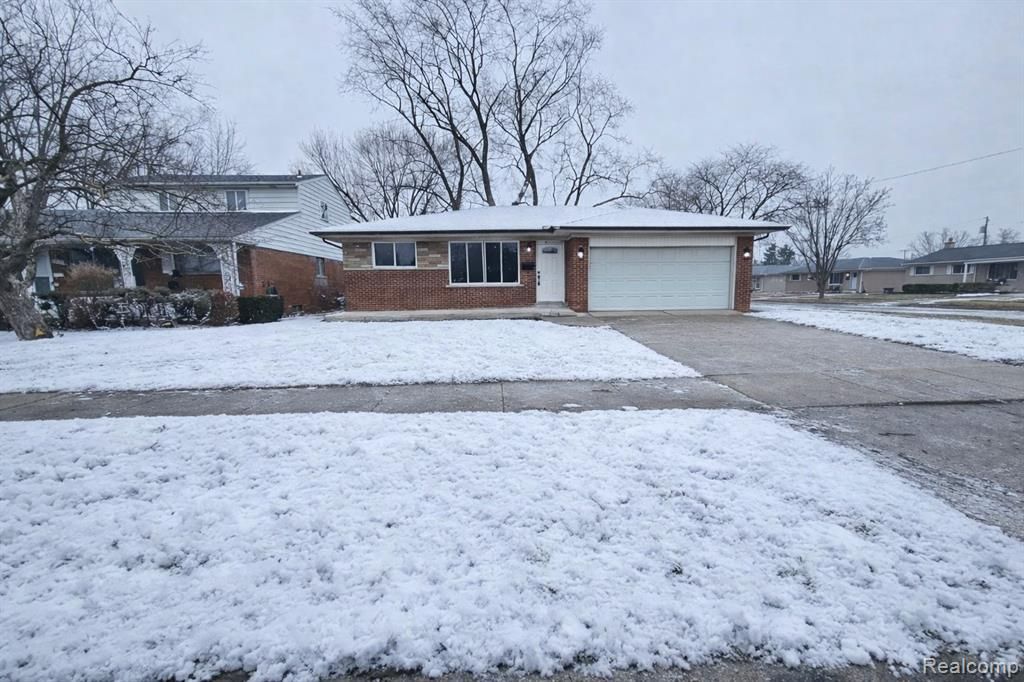 26112 Cunningham Drive, Warren, MI 48091 Main Photo