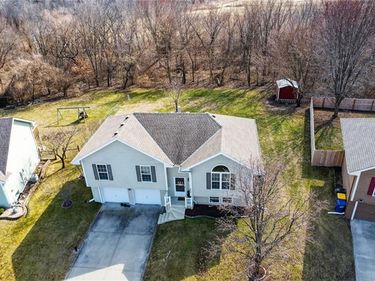 901 NE 194th Terrace, Smithville, MO 64089